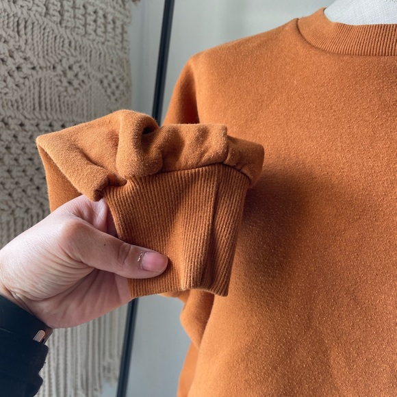 Burnt orange fleece pullover with balloon sleeve detail - Picture 3 of 4